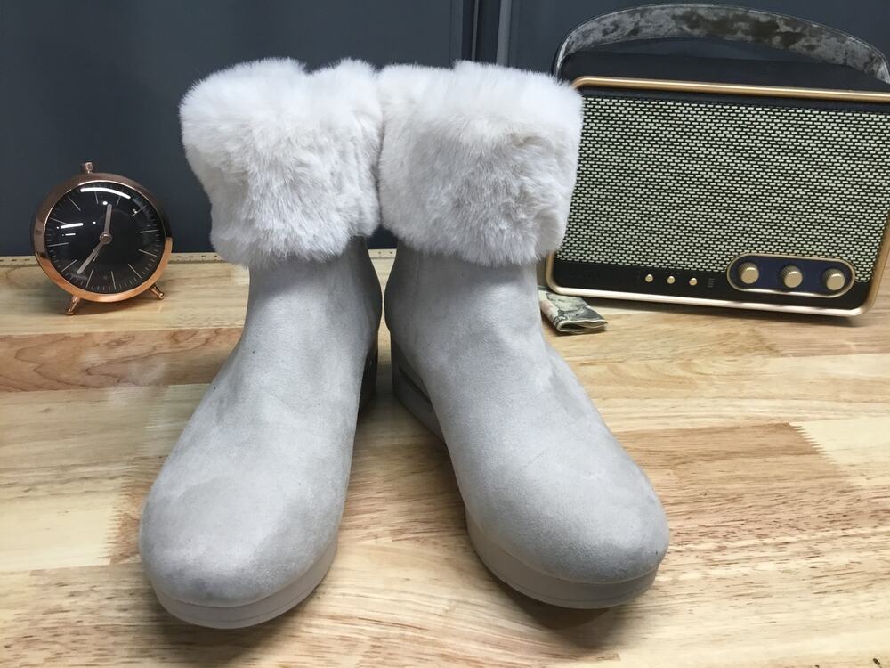 DKNY Wedge Heel Boots Women's 7 M Ivory Suede Faux Fur Back Zip Round Toe Bootie